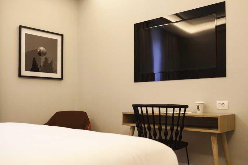 One Shot Recoletos Hotel Мадрид Екстериор снимка